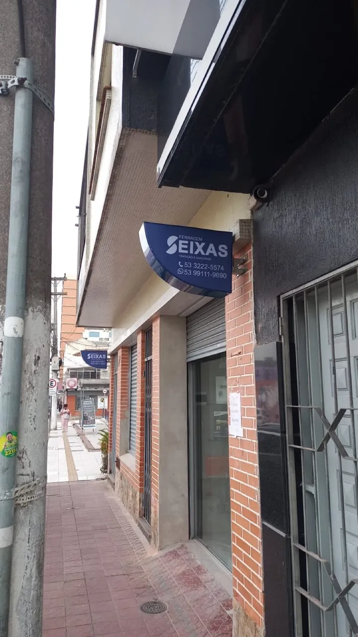 Fachada da Ferragem Seixas na Rua Andrade Neves, em Pelotas
